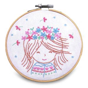 Dětská vyšívací dárková sada s předtištěným motivem 940198/1, růžová panenka (předtisk, jehly a příze), 15x22cm, průměr 18cm