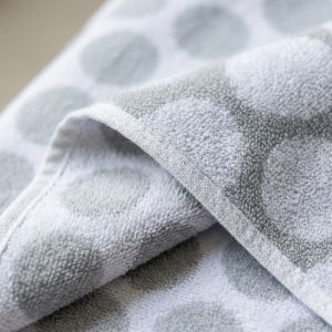 Plážová osuška 12 PUNTÍKY ŠEDÉ froté, 100x180cm