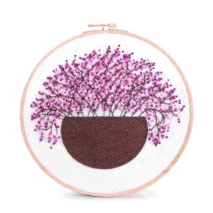 Vyšívací dárková sada s předtištěným motivem 940151/6, fialové květy (předtisk, jehly a příze), 15x22cm