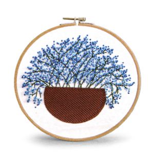 Vyšívací dárková sada s předtištěným motivem 940151/7, modré květy (předtisk, jehly a příze), 15x22cm