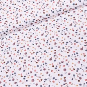 Bavlněné plátno TREND BOTONS-B 50 UNICO, knoflíky a zavírací špendlíky na smetanové / švadlenka, š.150cm (látka v metráži)